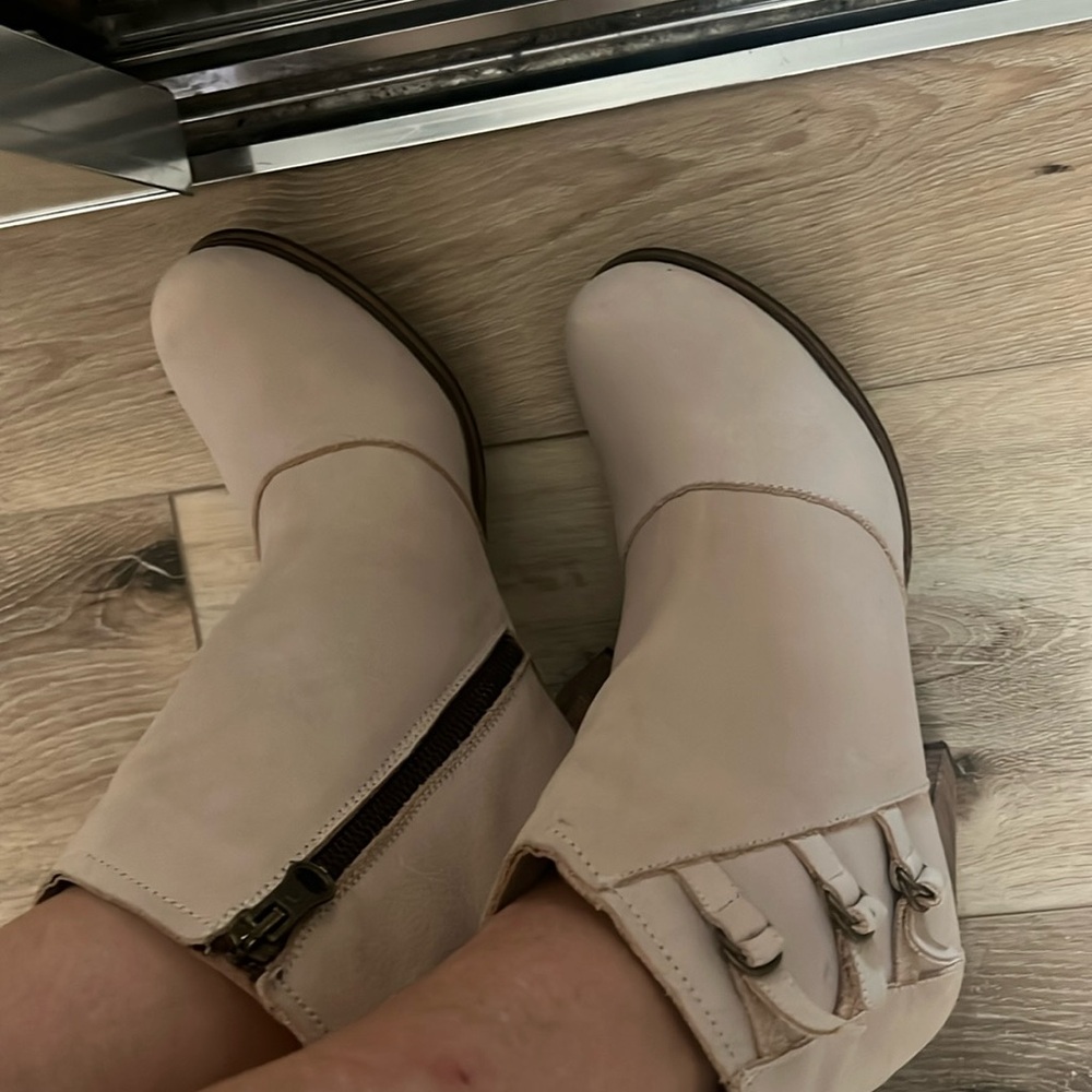 🛑 1 hour sale. Anthropologie, Holding Horses, Triad Buckled Booties, C… - Picture 11 of 11